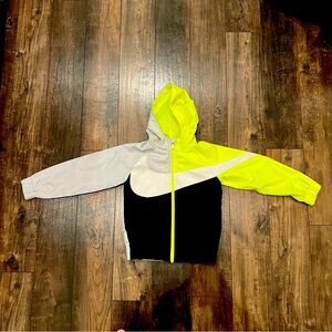 Nike lightweight wind breaker size 6